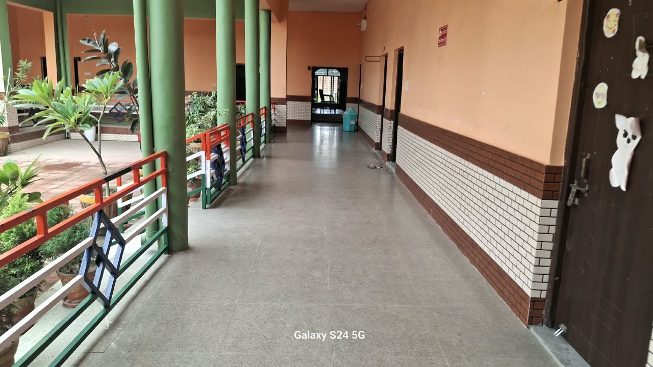 Covered corridor connecting classrooms
